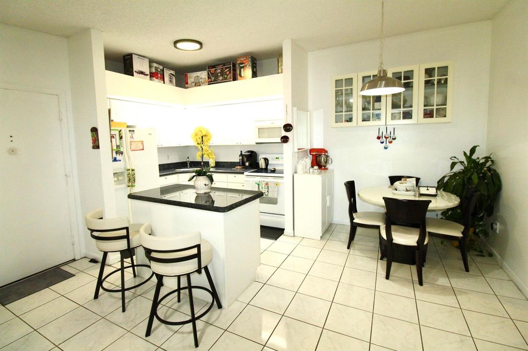 ISLAND-BAR STOOLS