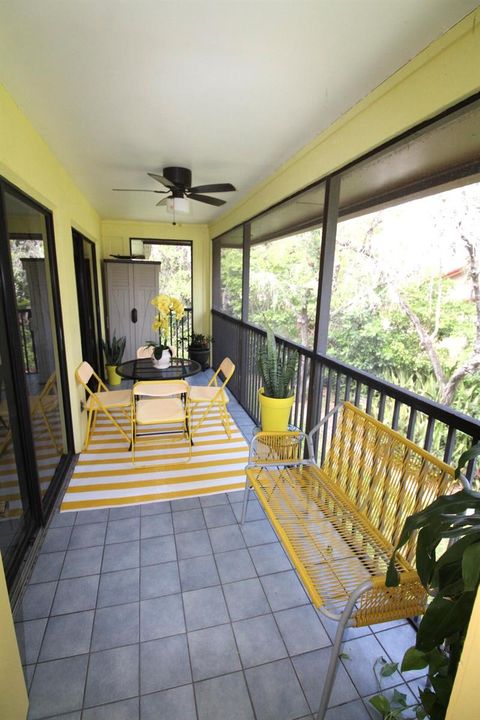 LARGE SCREENED-IN BALCONY 4