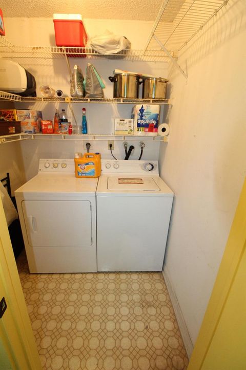 PRIVATE LAUNDRY ROOM