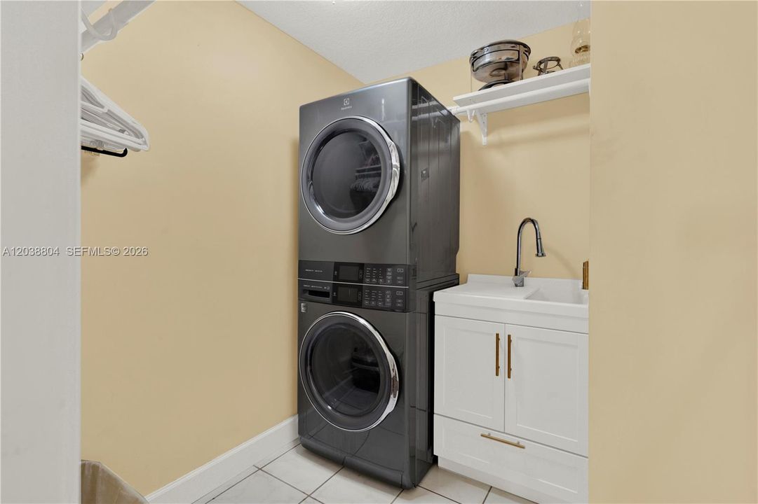 For Sale: $1,500,000 (4 beds, 3 baths, 2878 Square Feet)
