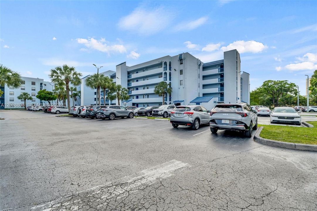 For Sale: $250,000 (2 beds, 2 baths, 990 Square Feet)