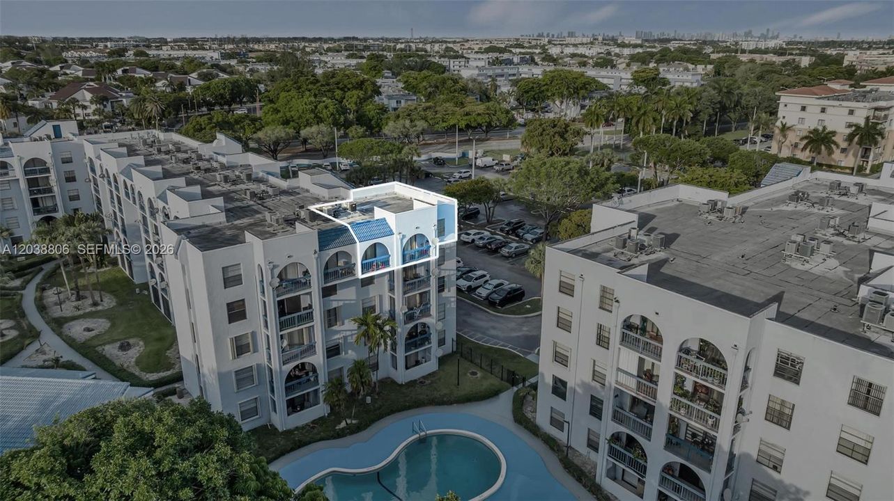 For Sale: $250,000 (2 beds, 2 baths, 990 Square Feet)