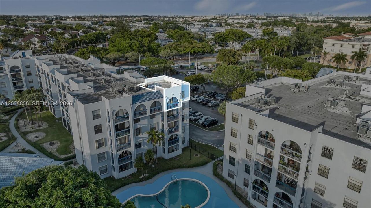 For Sale: $250,000 (2 beds, 2 baths, 990 Square Feet)