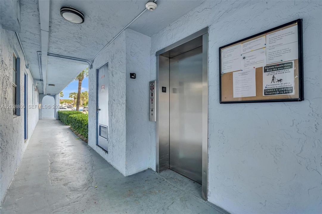 For Sale: $250,000 (2 beds, 2 baths, 990 Square Feet)