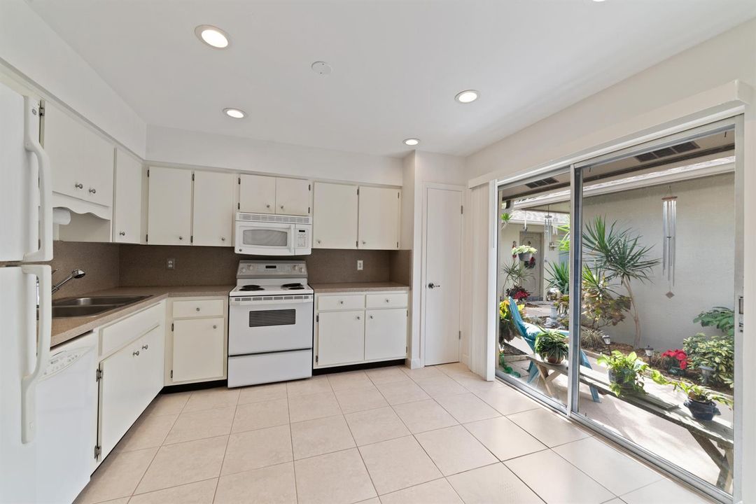 2/1 UNITS #2,3,4 KITCHEN