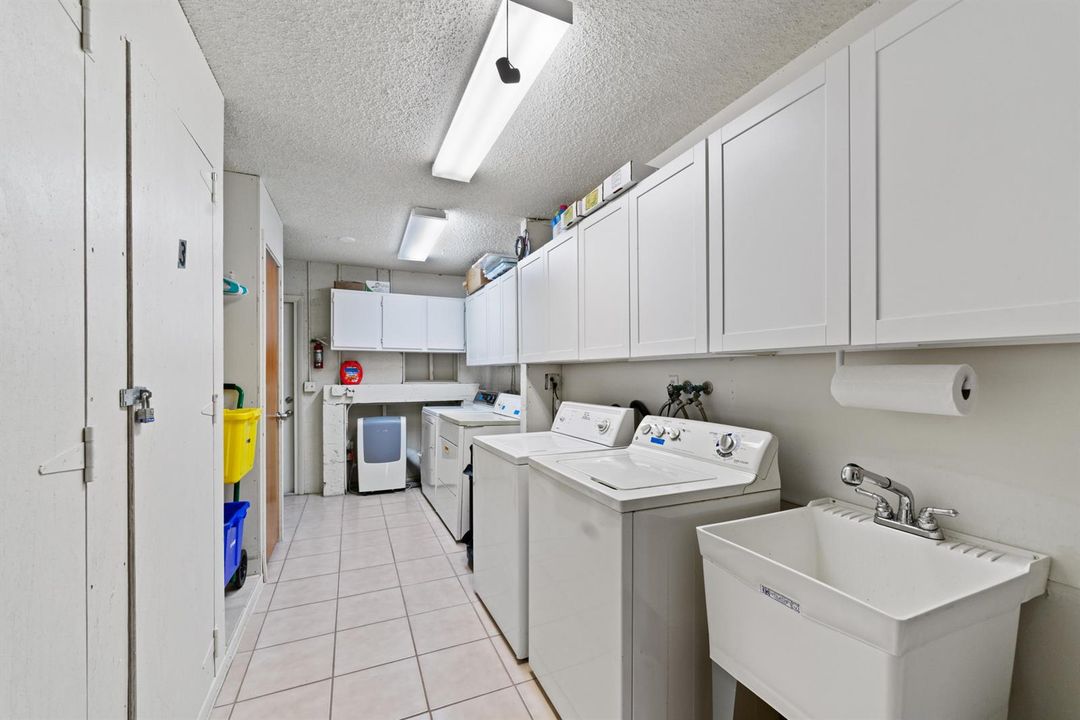 COMMON AREA LAUNDRY