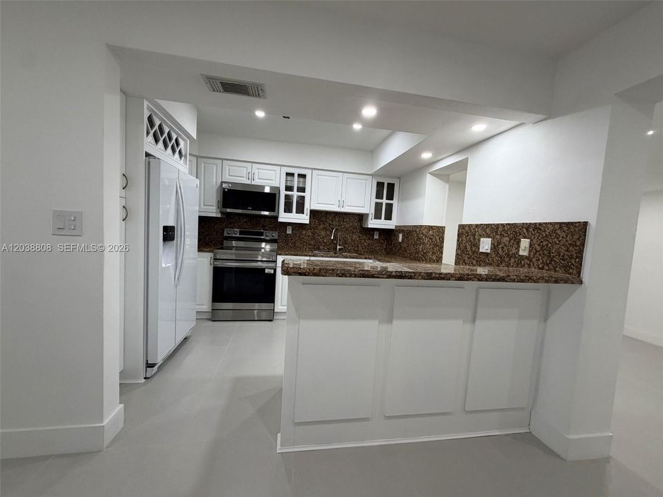 В аренду: $2,900 (2 спален, 1 ванн, 3320 Квадратных фут)