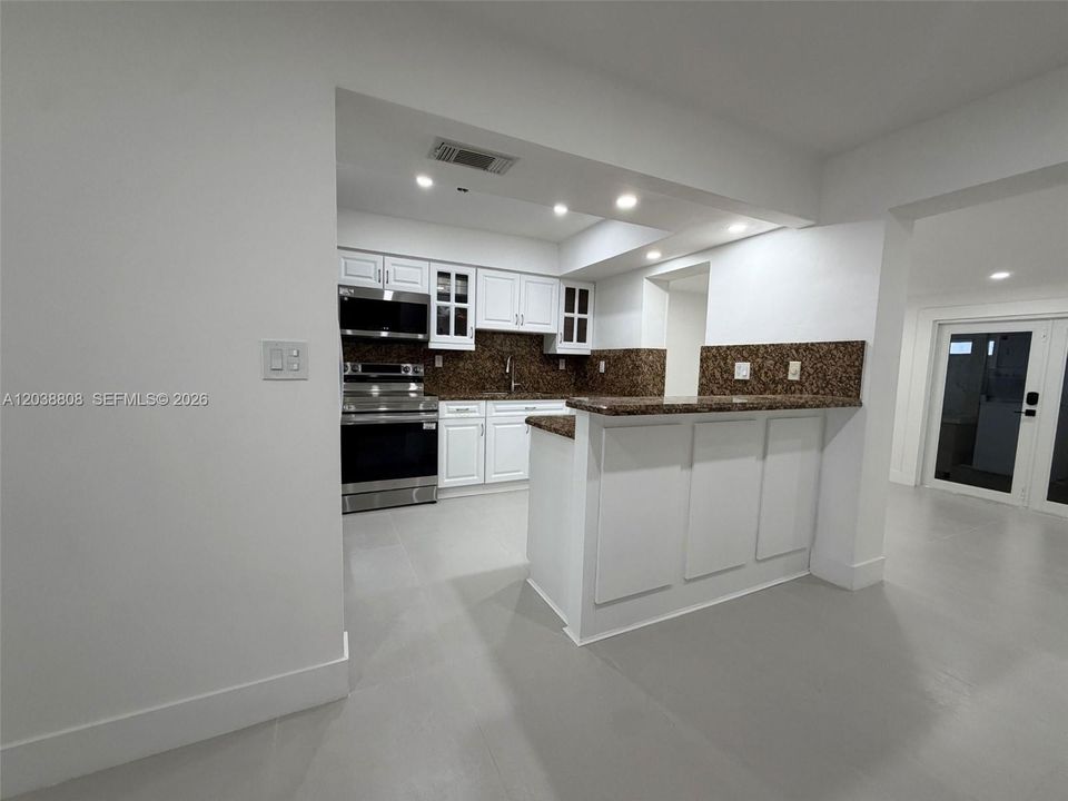 В аренду: $2,900 (2 спален, 1 ванн, 3320 Квадратных фут)