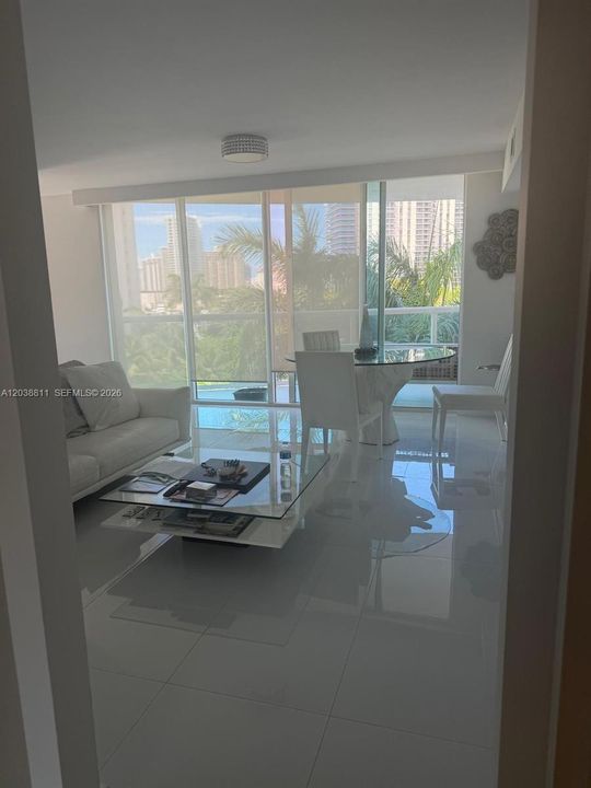В аренду: $5,900 (2 спален, 2 ванн, 1544 Квадратных фут)