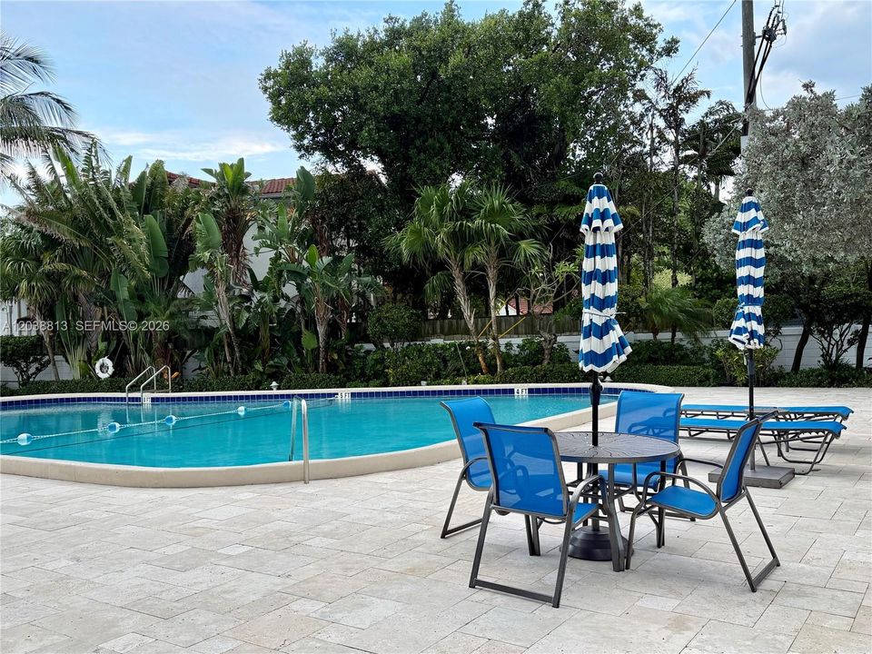 For Rent: $2,500 (1 beds, 1 baths, 955 Square Feet)