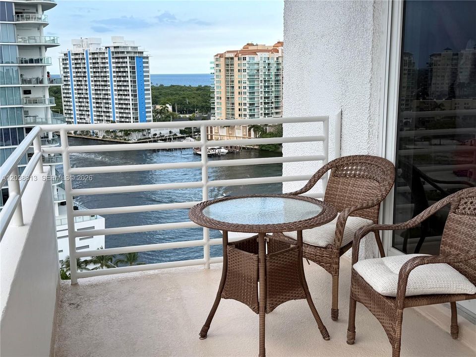 For Rent: $2,500 (1 beds, 1 baths, 955 Square Feet)