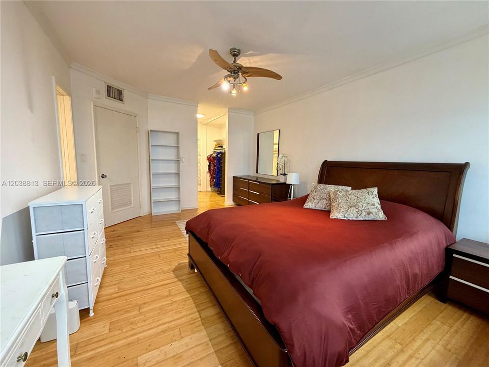 For Rent: $2,500 (1 beds, 1 baths, 955 Square Feet)