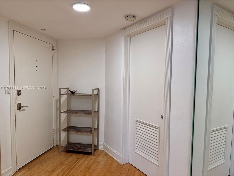 For Rent: $2,500 (1 beds, 1 baths, 955 Square Feet)
