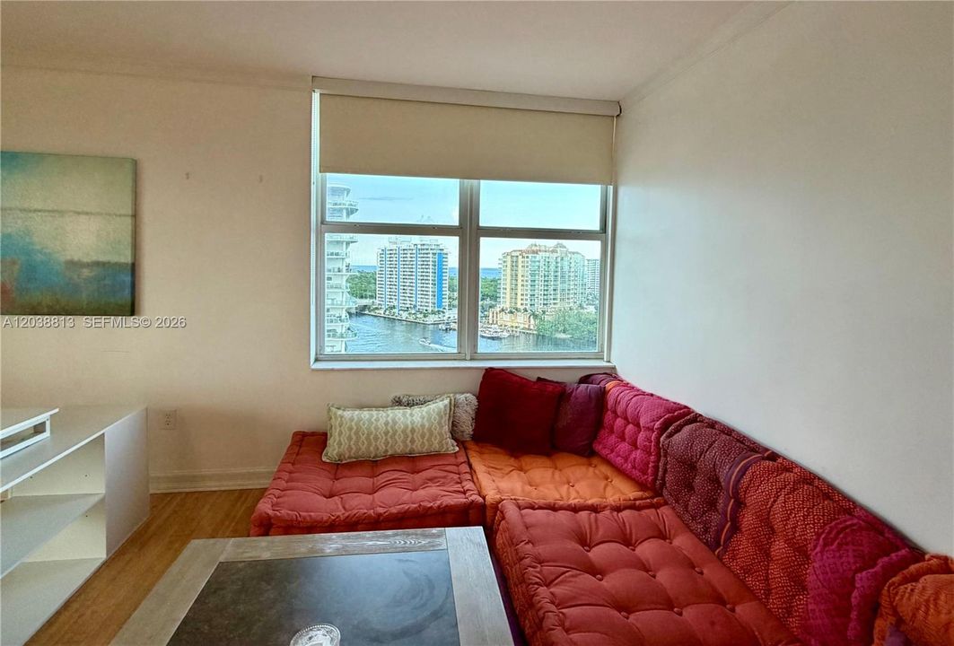 For Rent: $2,500 (1 beds, 1 baths, 955 Square Feet)
