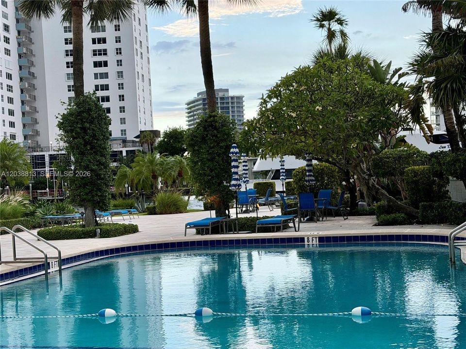 For Rent: $2,500 (1 beds, 1 baths, 955 Square Feet)
