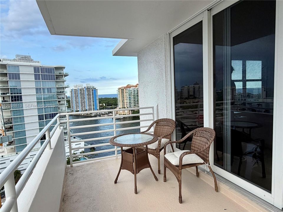 For Rent: $2,500 (1 beds, 1 baths, 955 Square Feet)