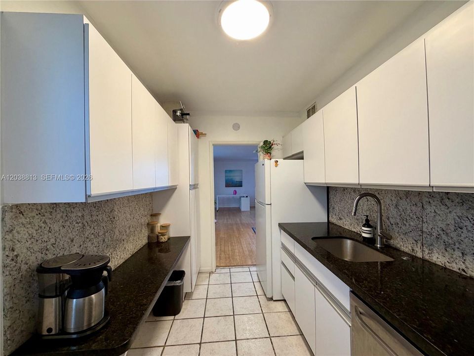 For Rent: $2,500 (1 beds, 1 baths, 955 Square Feet)