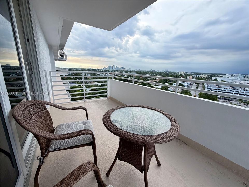 For Rent: $2,500 (1 beds, 1 baths, 955 Square Feet)