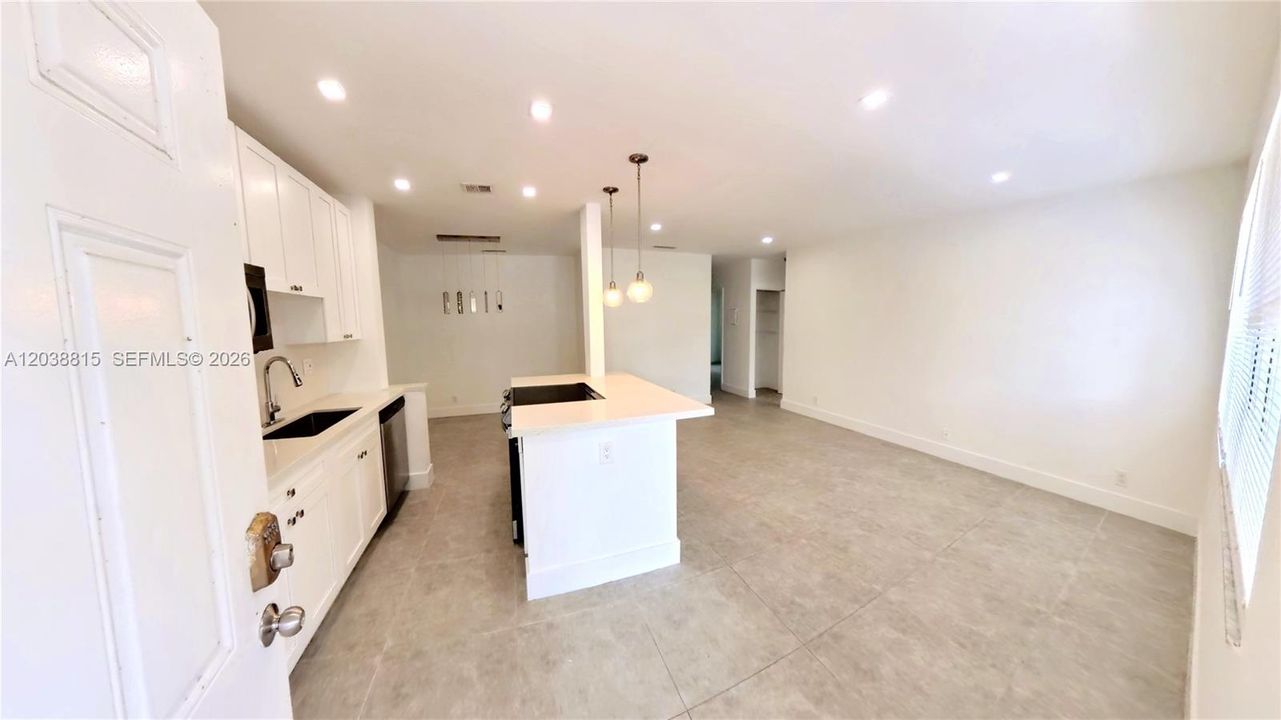 For Rent: $2,500 (3 beds, 2 baths, 1058 Square Feet)