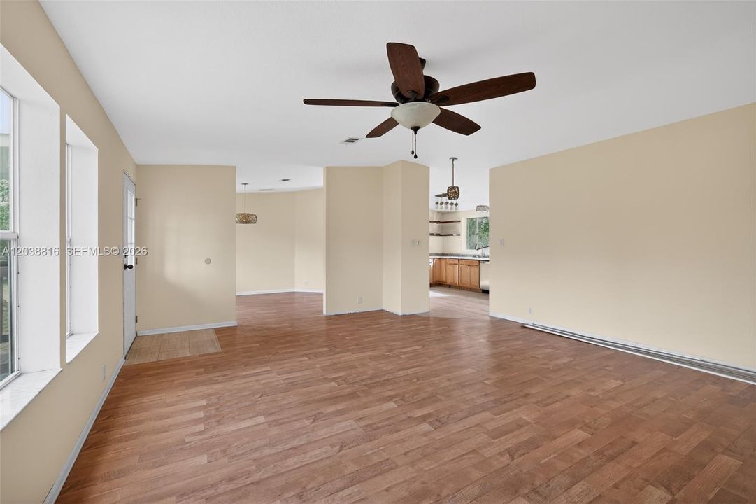 En Venta: $350,000 (3 camas, 2 baños, 1647 Pies cuadrados)