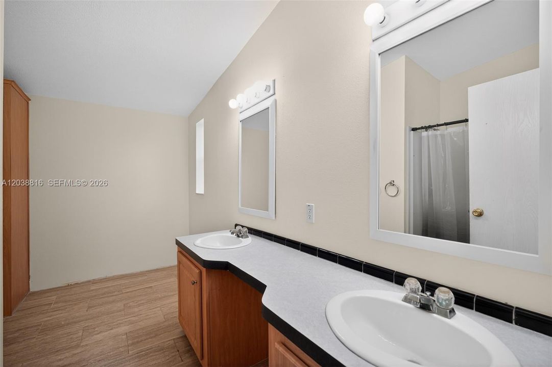 En Venta: $350,000 (3 camas, 2 baños, 1647 Pies cuadrados)