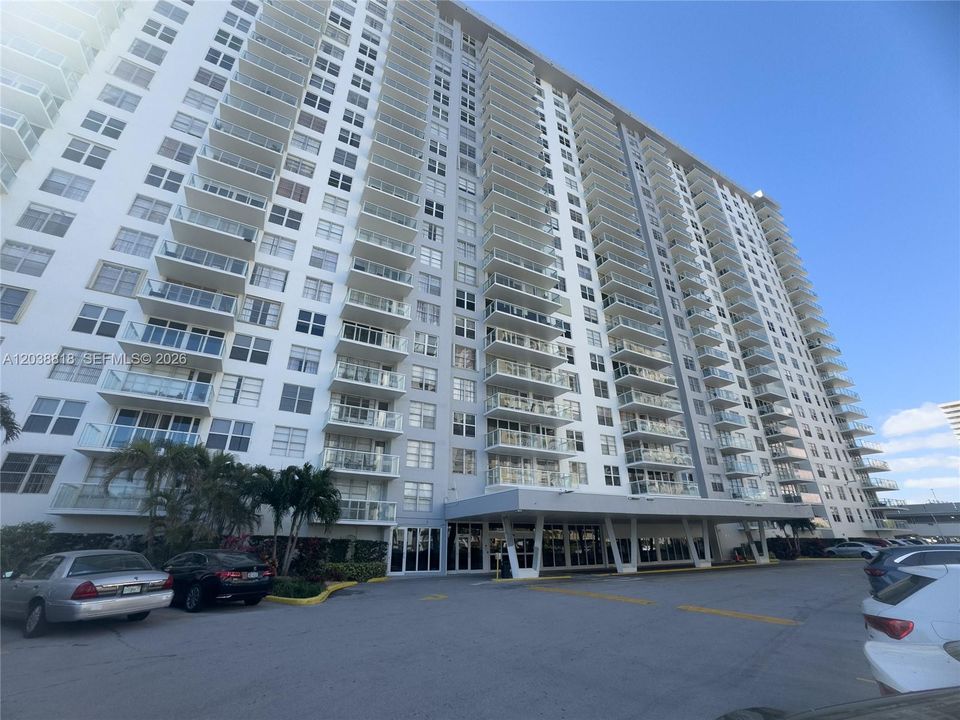 For Sale: $469,000 (2 beds, 2 baths, 1552 Square Feet)