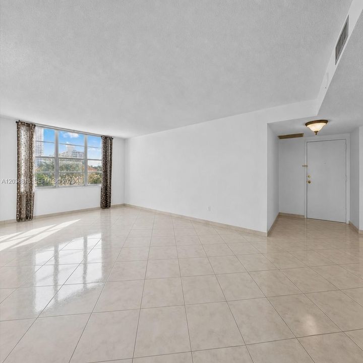 For Sale: $469,000 (2 beds, 2 baths, 1552 Square Feet)