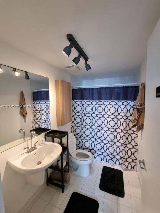 В аренду: $2,650 (0 спален, 1 ванн, 602 Квадратных фут)