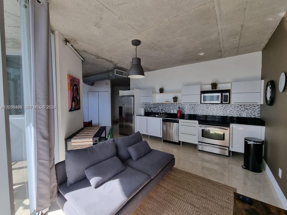 В аренду: $2,650 (0 спален, 1 ванн, 602 Квадратных фут)