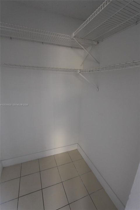 В аренду: $1,800 (1 спален, 1 ванн, 600 Квадратных фут)