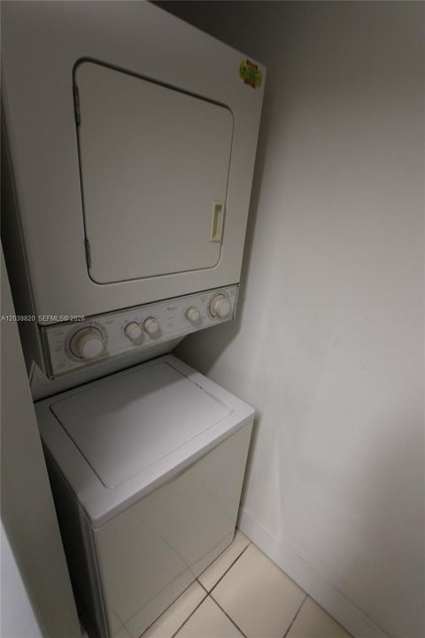 В аренду: $1,800 (1 спален, 1 ванн, 600 Квадратных фут)