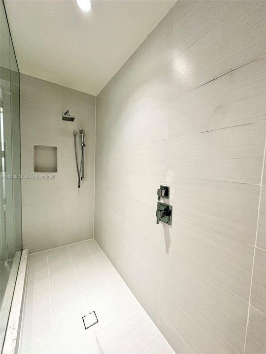 En Renta: $5,200 (4 camas, 3 baños, 1862 Pies cuadrados)