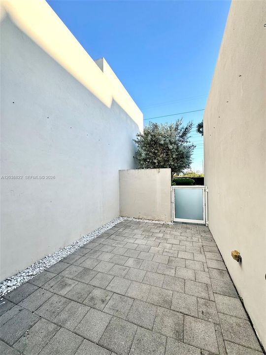 En Renta: $5,200 (4 camas, 3 baños, 1862 Pies cuadrados)