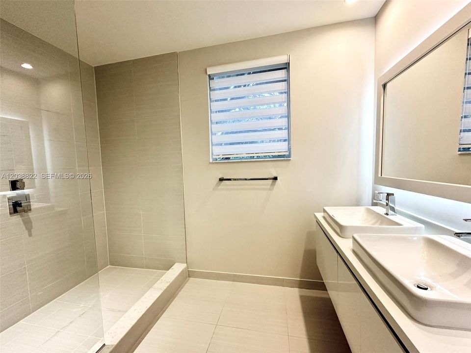 En Renta: $5,200 (4 camas, 3 baños, 1862 Pies cuadrados)