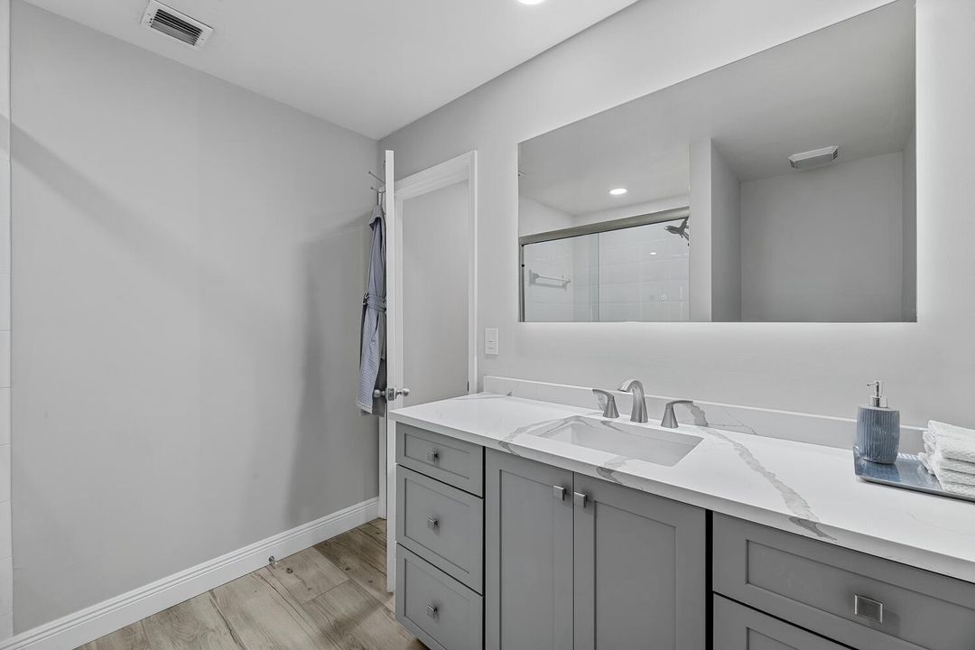 Primary en-suite