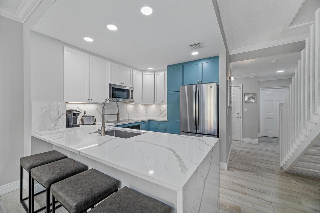 Kitchen/Breakfast Bar