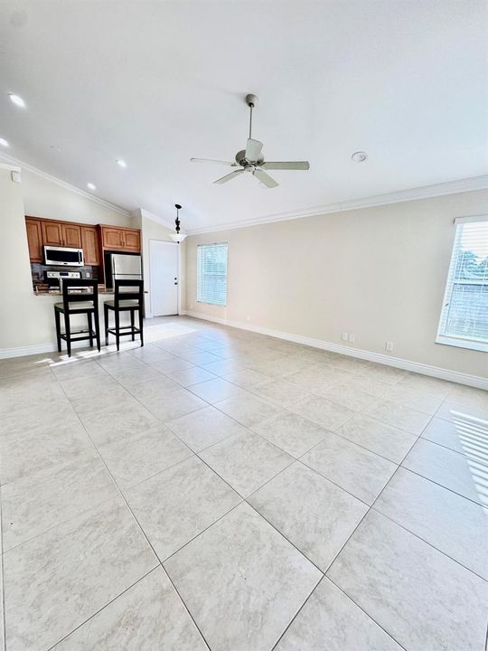 FAMILY/KITCHEN/NOOK