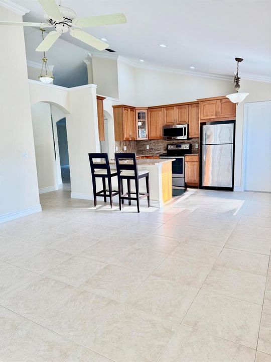 FAMILY/KITCHEN/NOOK