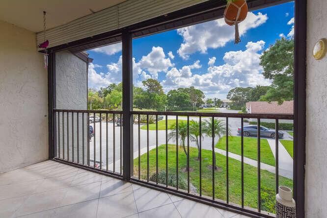 2733 SW Matheson Ave Unit a2-small-028-0