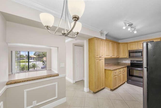 2733 SW Matheson Ave Unit a2-small-014-0