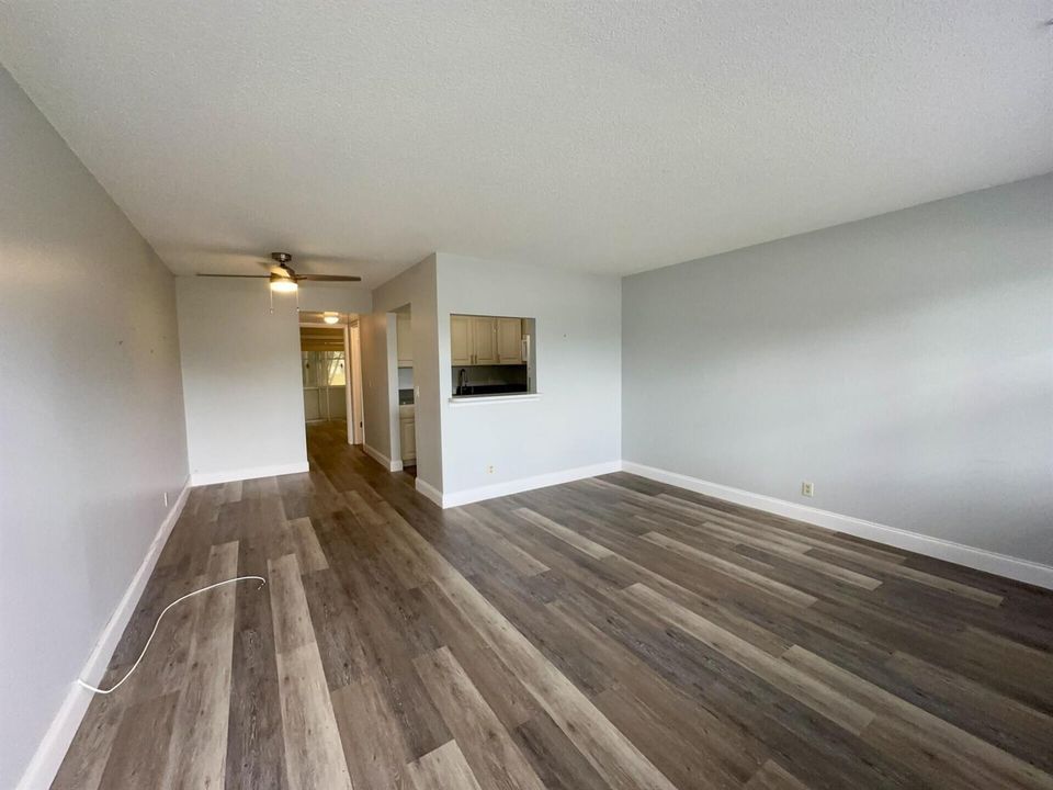 Living Room/Dining Area