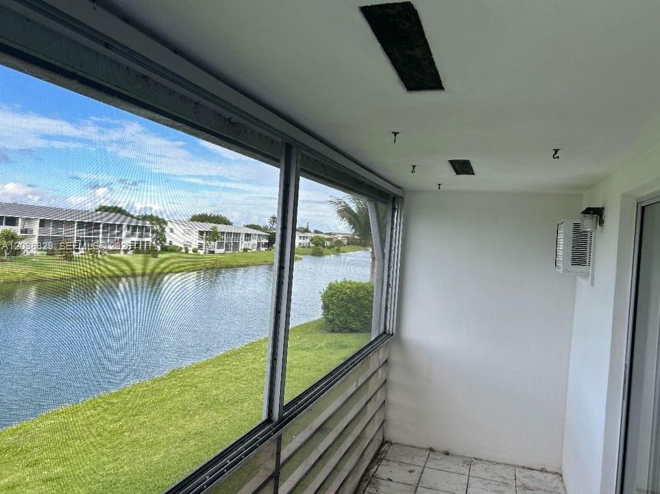 Spacious screened balcony