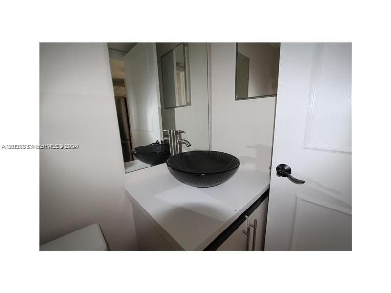 В аренду: $2,399 (1 спален, 1 ванн, 700 Квадратных фут)