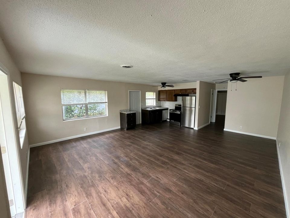 Liv/Din/Kitchen