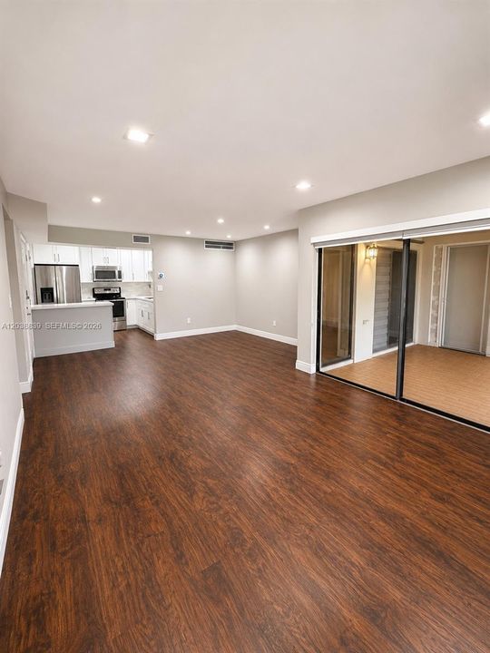 For Sale: $210,000 (2 beds, 2 baths, 978 Square Feet)