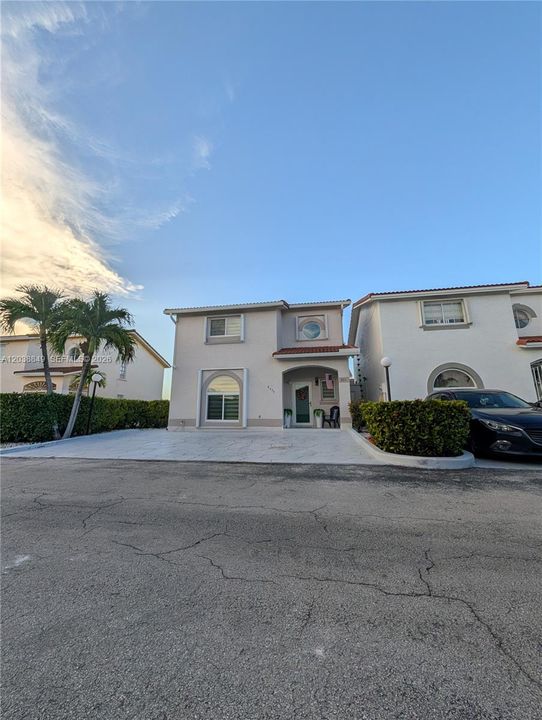 For Sale: $550,000 (3 beds, 2 baths, 1470 Square Feet)