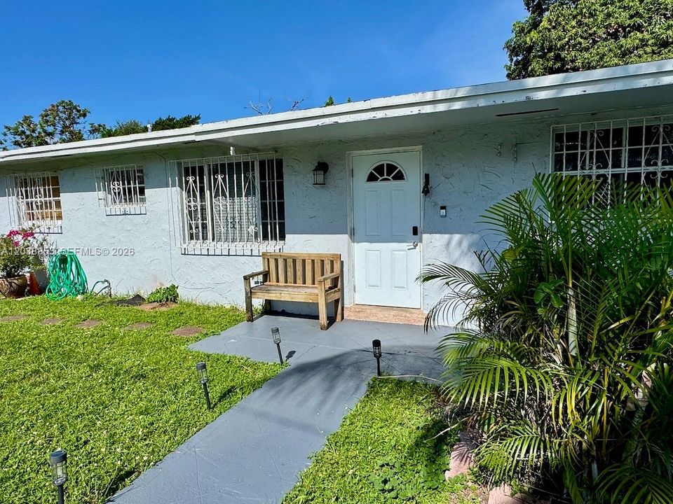 For Sale: $525,000 (4 beds, 2 baths, 1320 Square Feet)