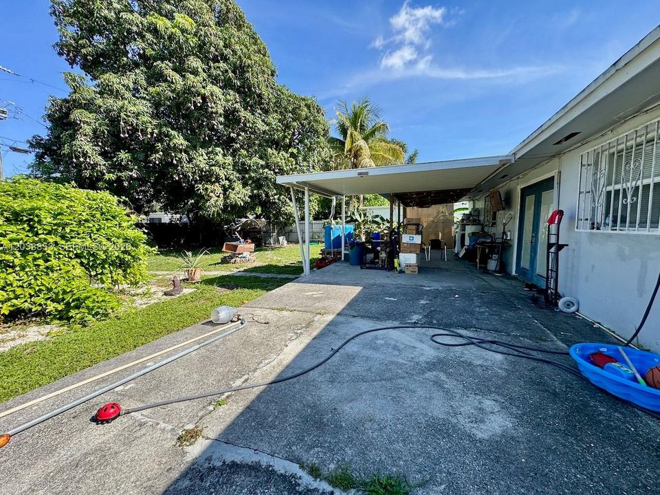 For Sale: $525,000 (4 beds, 2 baths, 1320 Square Feet)