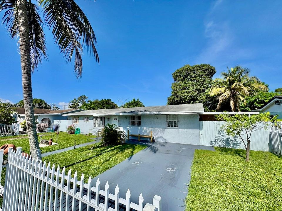 For Sale: $525,000 (4 beds, 2 baths, 1320 Square Feet)