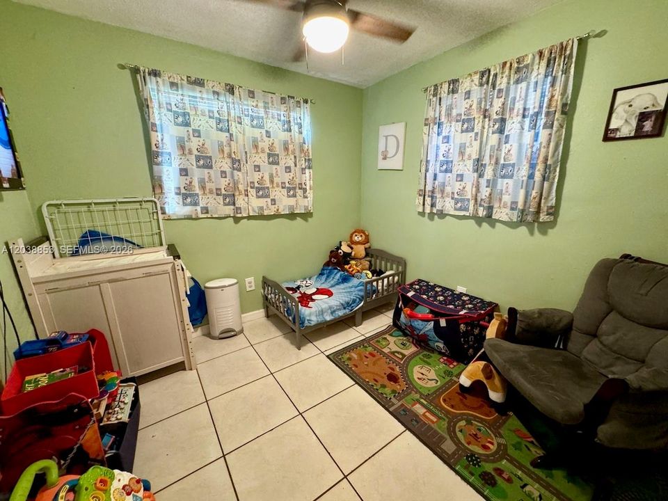 For Sale: $525,000 (4 beds, 2 baths, 1320 Square Feet)